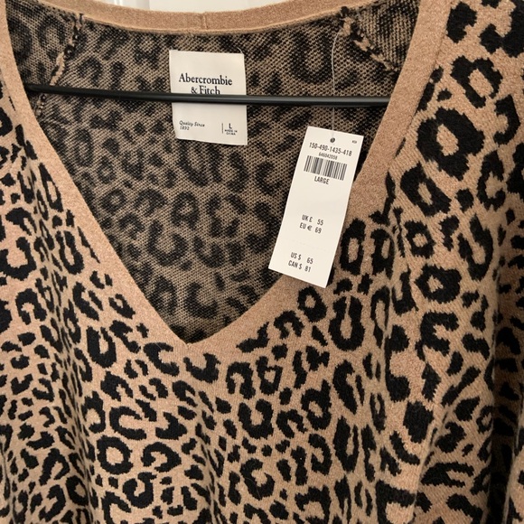 NEW Abercrombie Leopard V-Neck Sweater - Picture 2 of 4